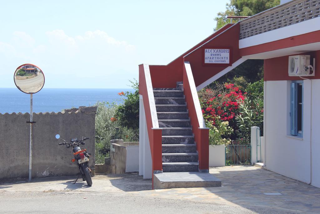 Αlexandros Apartment Votsi  Extérieur photo